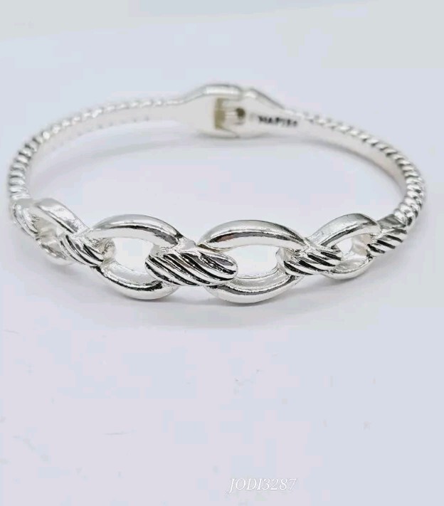 Napier Hinged Bangle bracelet Silver tone One Size OSFM Vintage