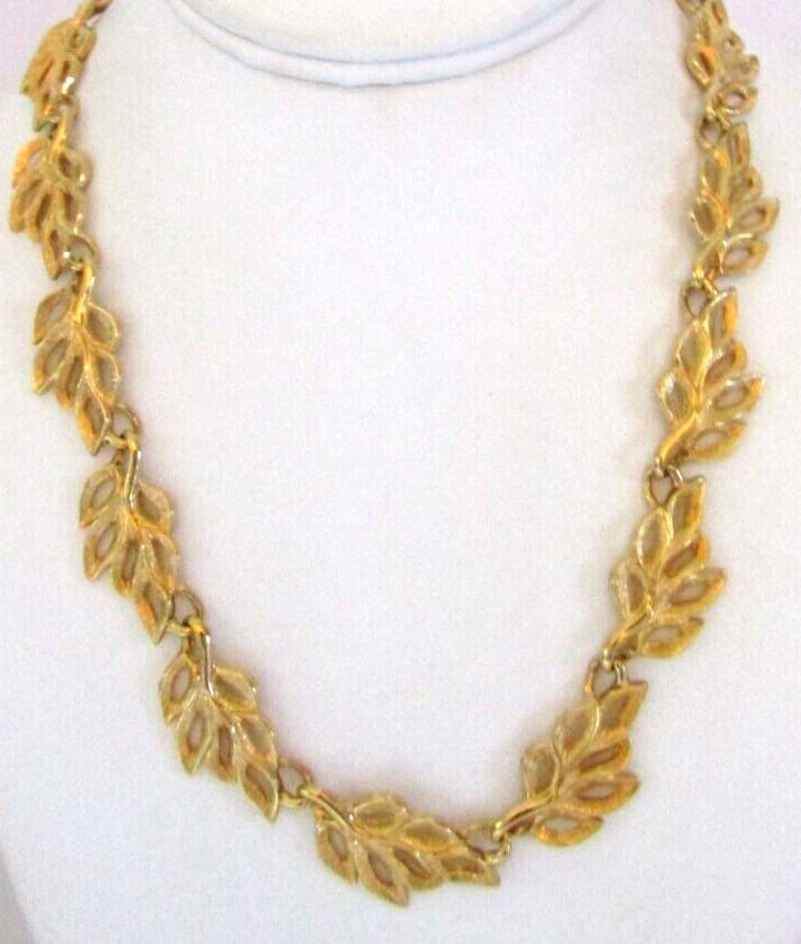 Vintage Napier Open Leaves Gold Tone Earrings & Necklace Set 19″ – 3/4″