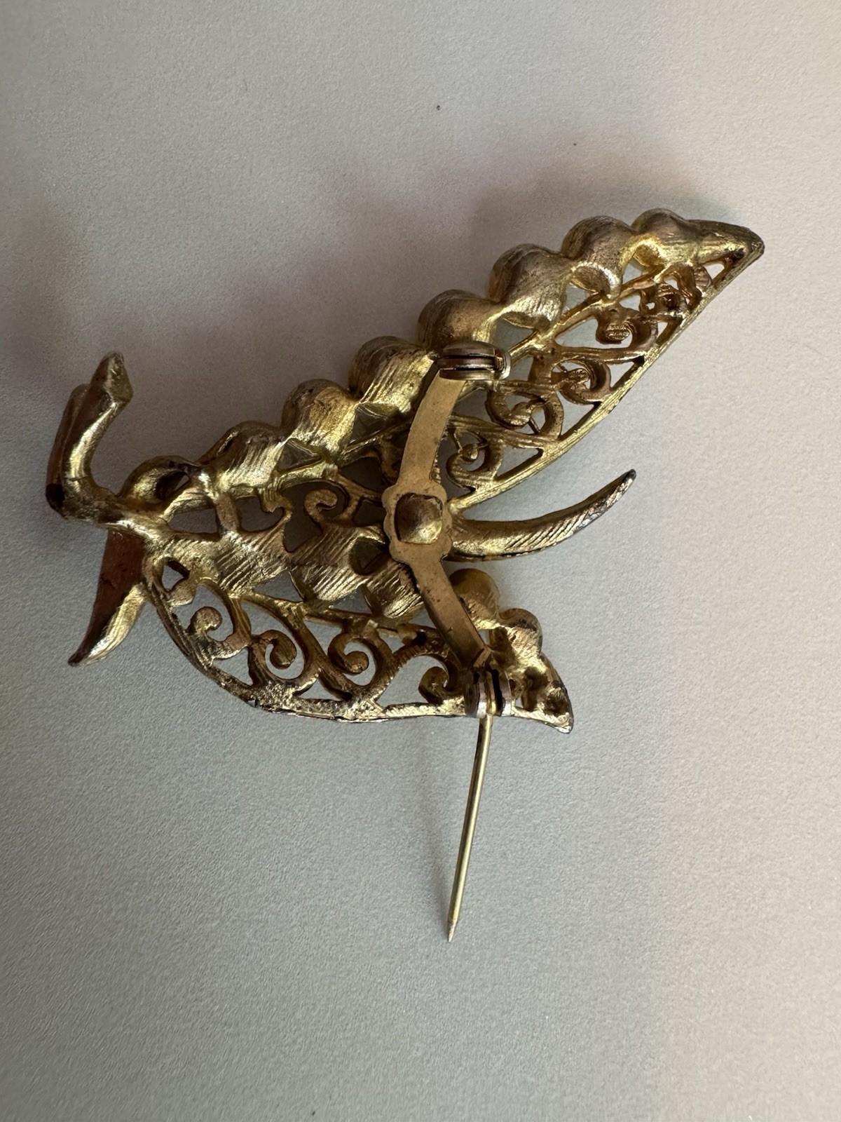Vtg Unsigned Gold Tone Faux Pearl Botanical Leaf Spray Pin Brooch Distressed