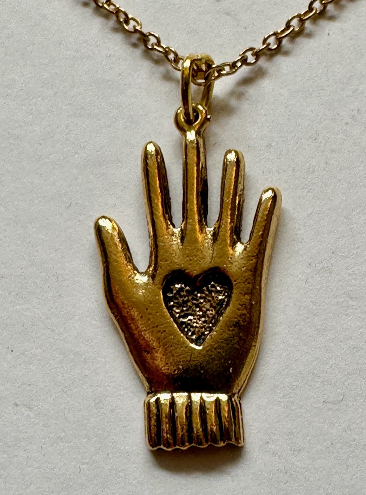 Vintage Heart in Hand gold tone metal pendant 1 1/4″ necklace 20″ GP