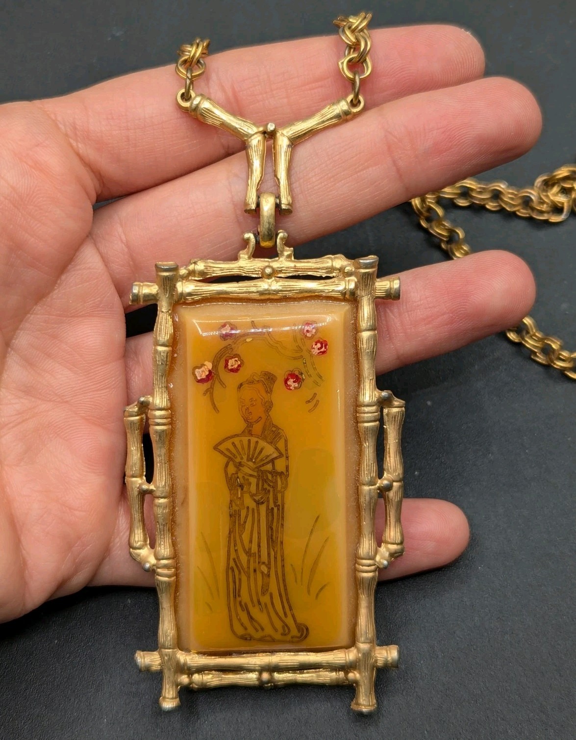 Vintage 24″ Asian Woman w Fan Flowers Floral Plastic Gold Tone Bamboo Necklace *