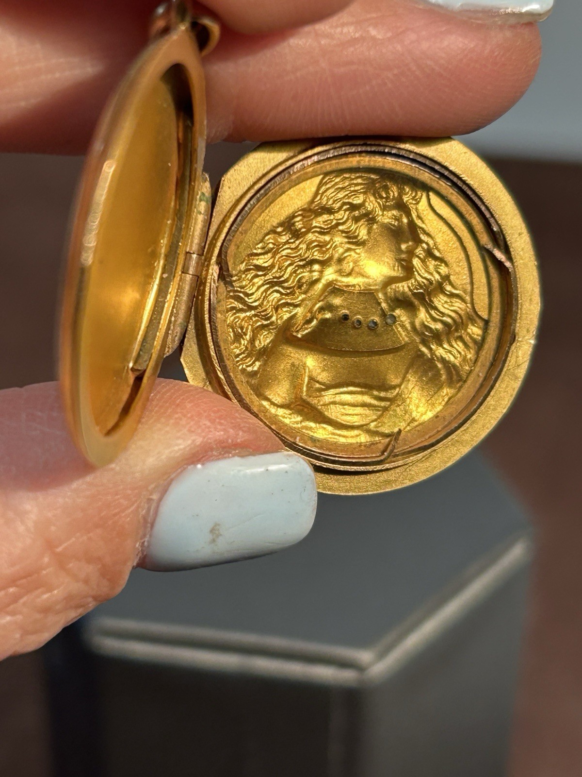 Vintage Art Nouveau Gold Filled Lady Portrait Round Locket Pendant