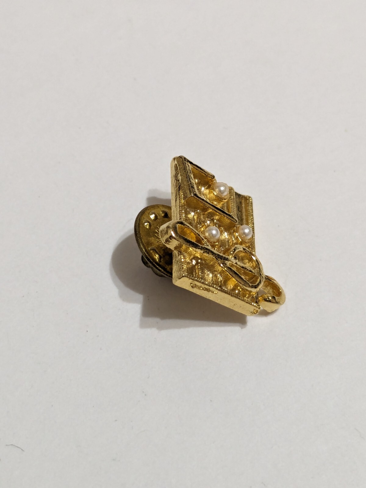 Gold Tone Musical Notes Brooch/Pin With Faux Pearls. 3/4″.