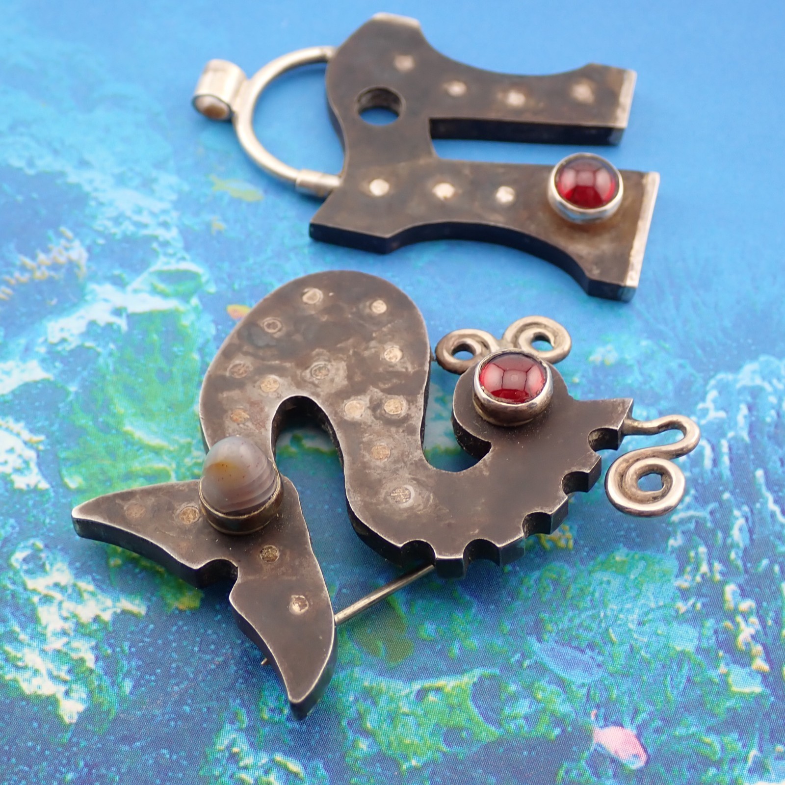 Abstract Brutalist Sterling Mix Metal Garnet Agate Seahorse Pin Pendant Set MR