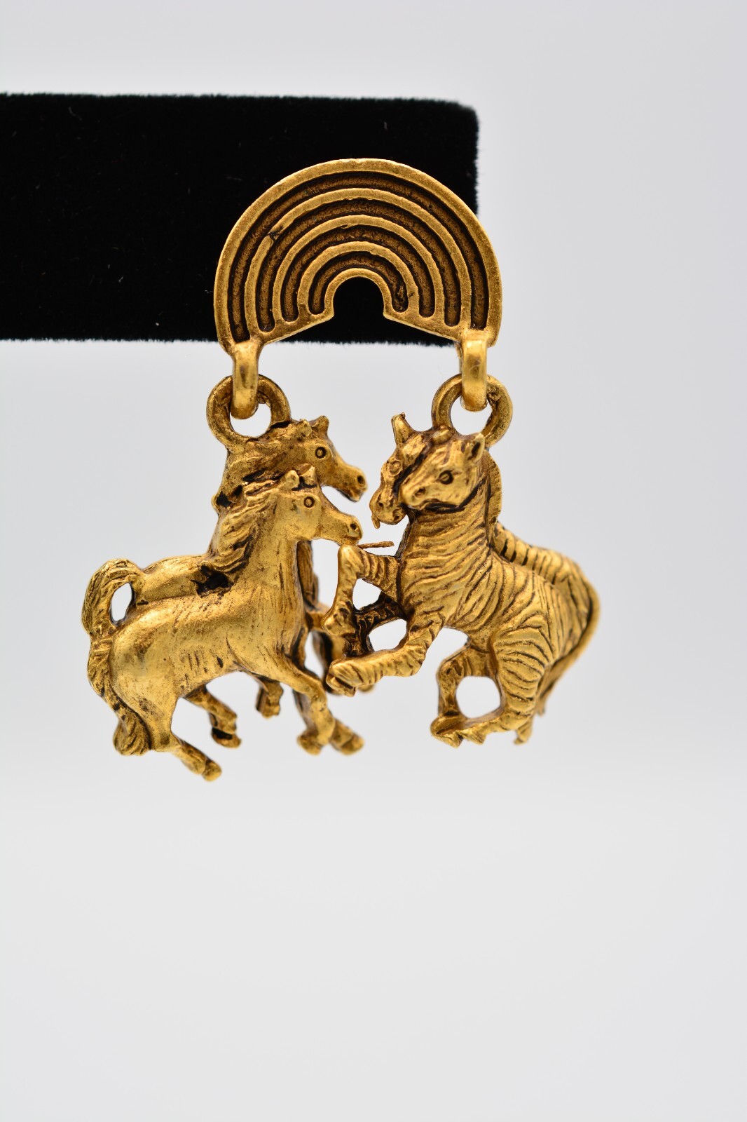 Vittorio Vintage Earrings Rainbow Animals Brushed Gold NOS 80s Signed 9C