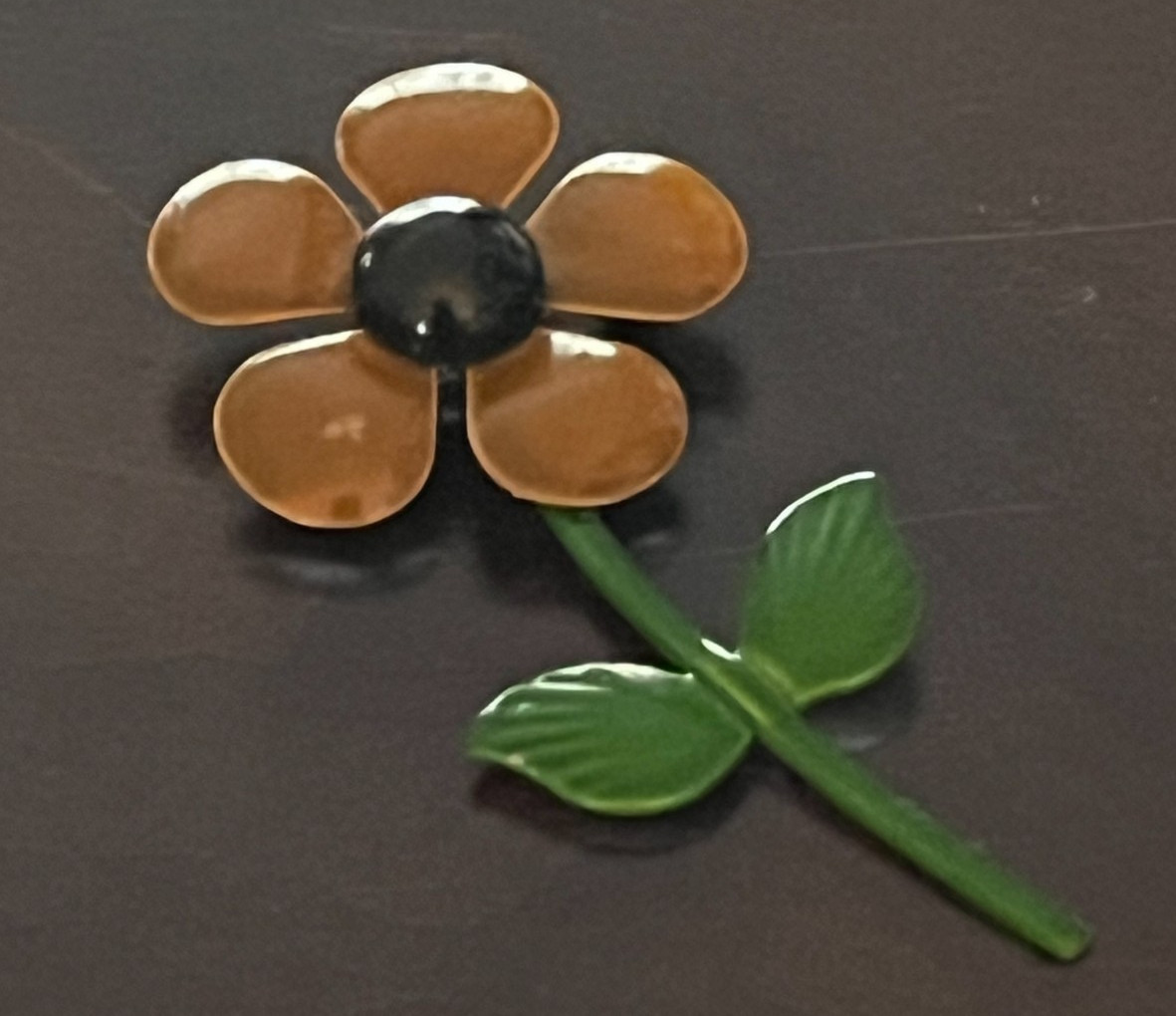 🌼VNTG 1960s–70s ENAMEL FLOWER BROOCH • RETRO DAISY • MOD FLOWER POWER