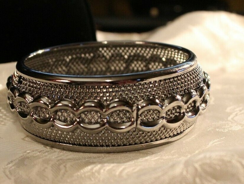 VINTAGE MESH& SILVERTONE WITH RAISED DESIGN BANGLE 2 3/4′ ACROSS1 1/4″ WIDE CHIC