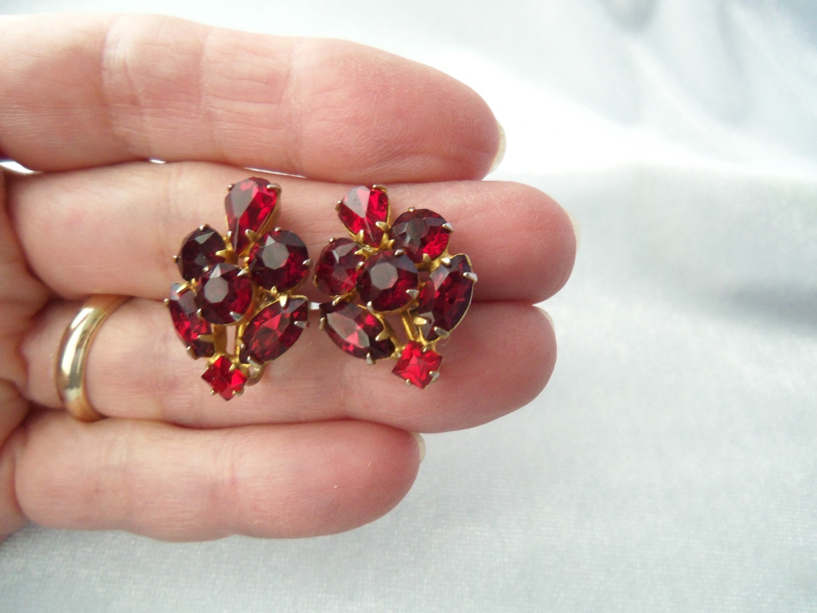 Retro Vintage Prong Set Red Rhinestone Cluster Screw Back Earrings