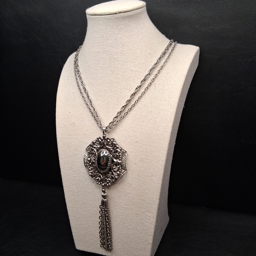Vintage Double Chain Necklace Filigree Tassel Pendent Hamatite. 17.404
