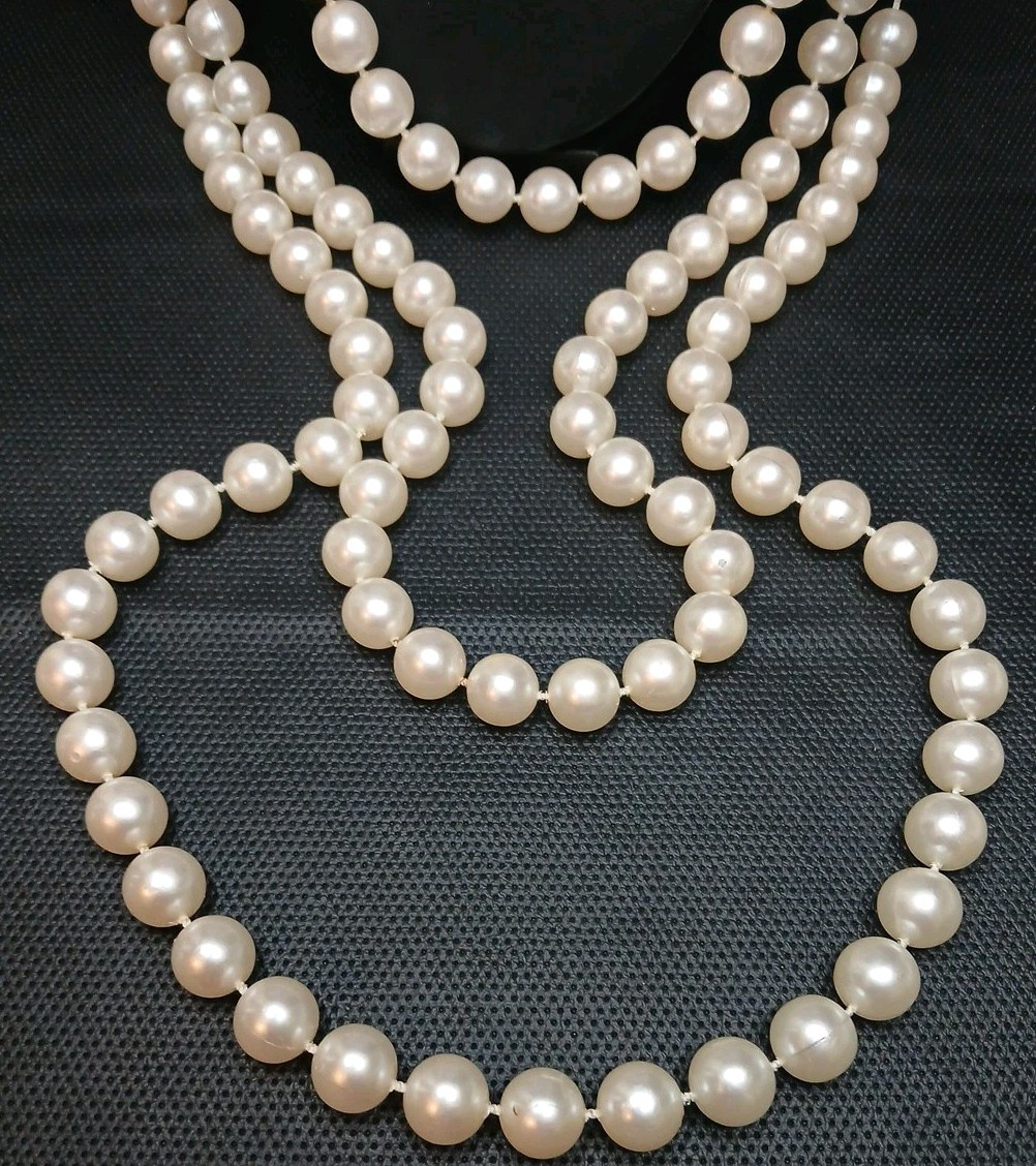 Vintage Faux Pearl Statement Necklace Toggle closure. 14.310