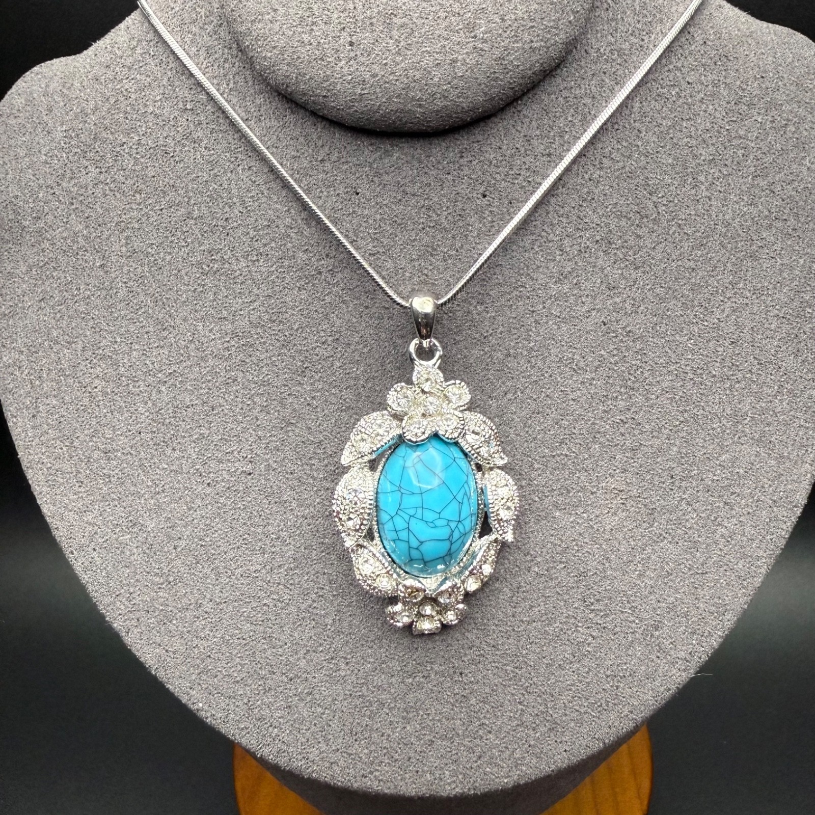 Faux Turquoise Cabochon Floral Rhinestone Pendant Necklace Silver Tone Y2K 2000s