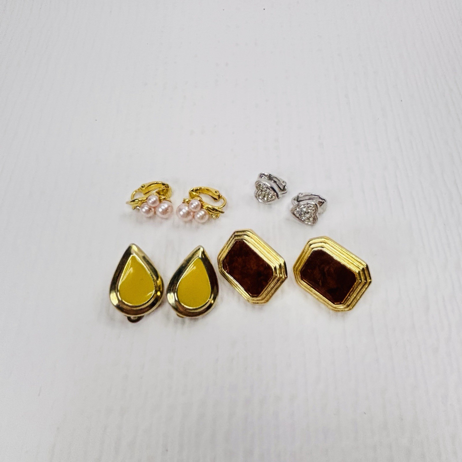 Vintage Jewelry Lot of 4 Pair Clip Earrings AVON & Unbranded B970