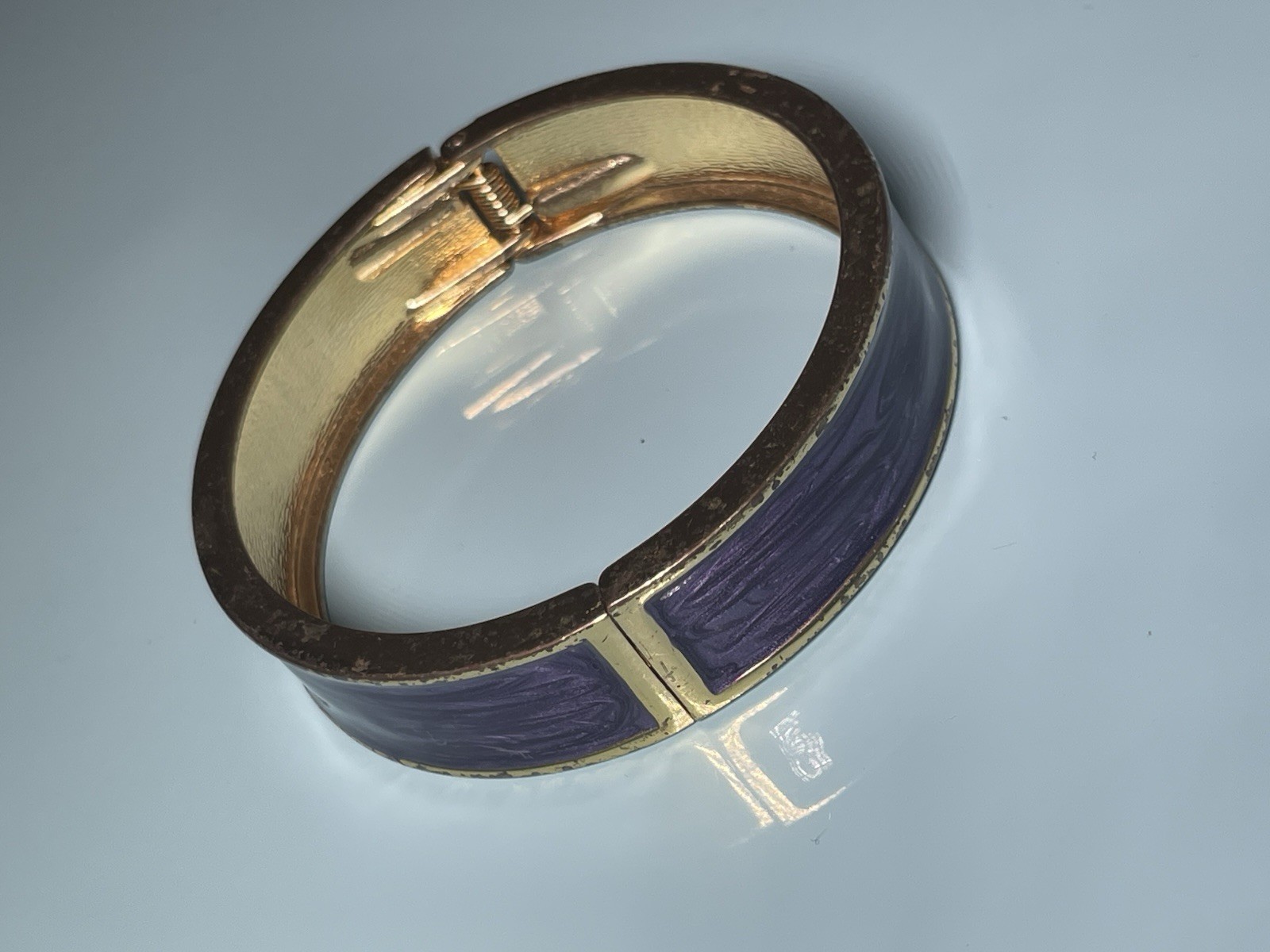 Vintage Purple Swirl Enamel Hinged Bangle Bracelet Gold Tone Clamper Cuff boho