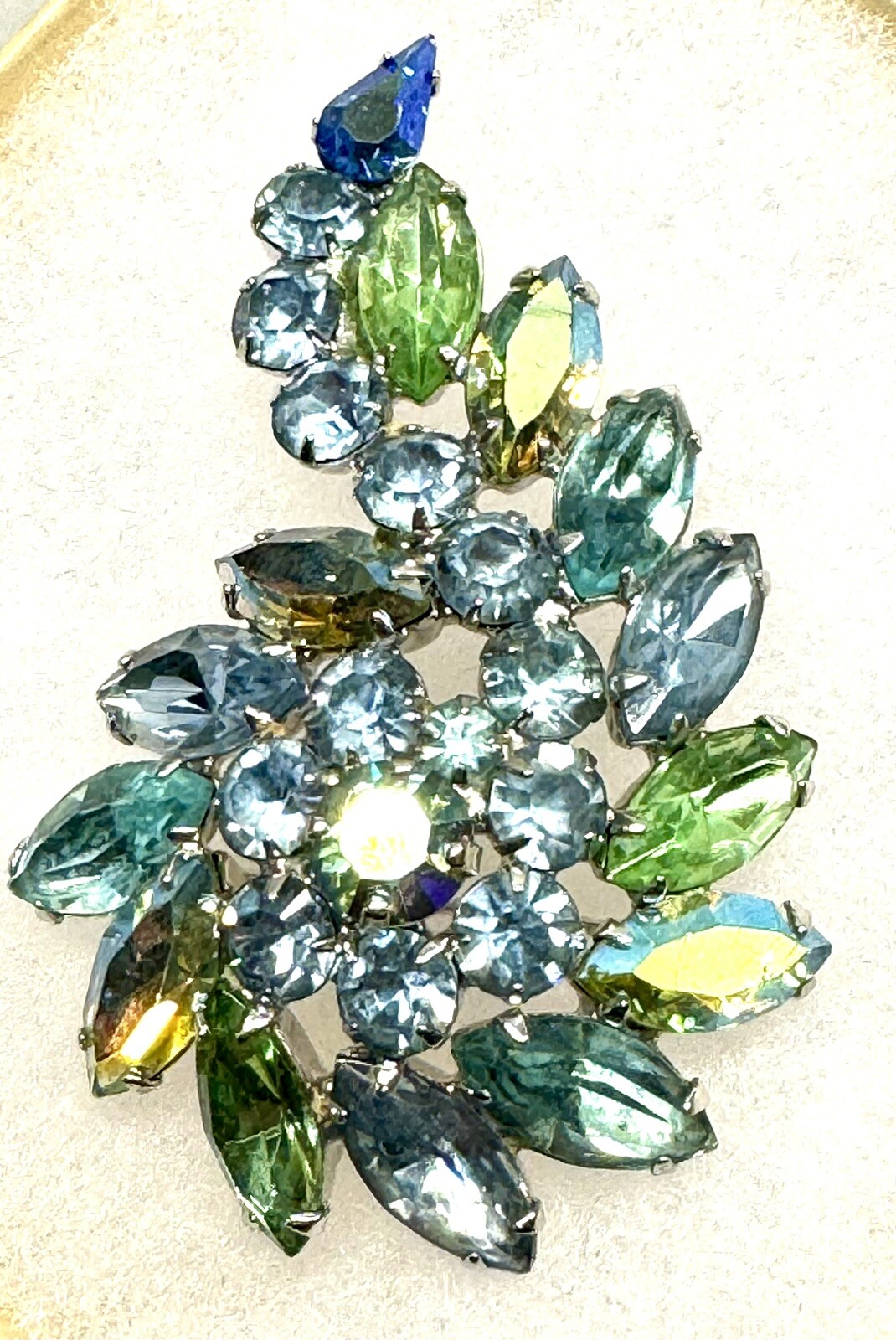 Beautiful Vintage Weiss Rhinestone Brooch Silver Tone almost 3” Long By 2” Wide