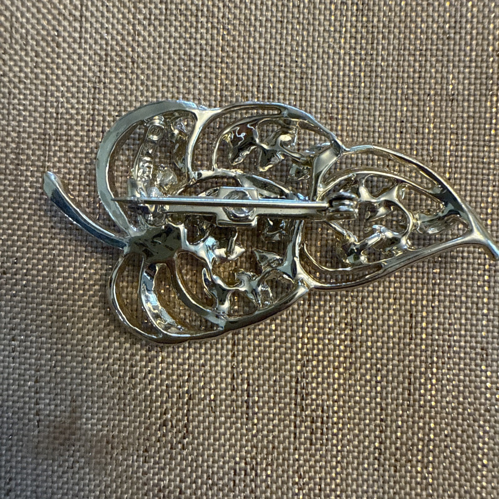 Vintage Gold Tone, Detailed Leaf Pattern Brooch/Pin Approximately 2 Inches