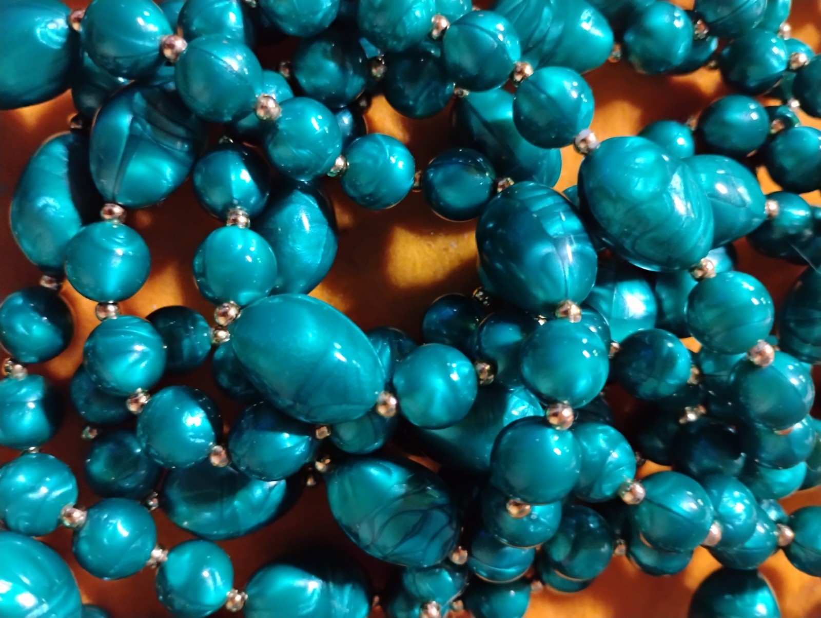 VTG Extra Long Flapper Style Vivid Green Bead Necklace