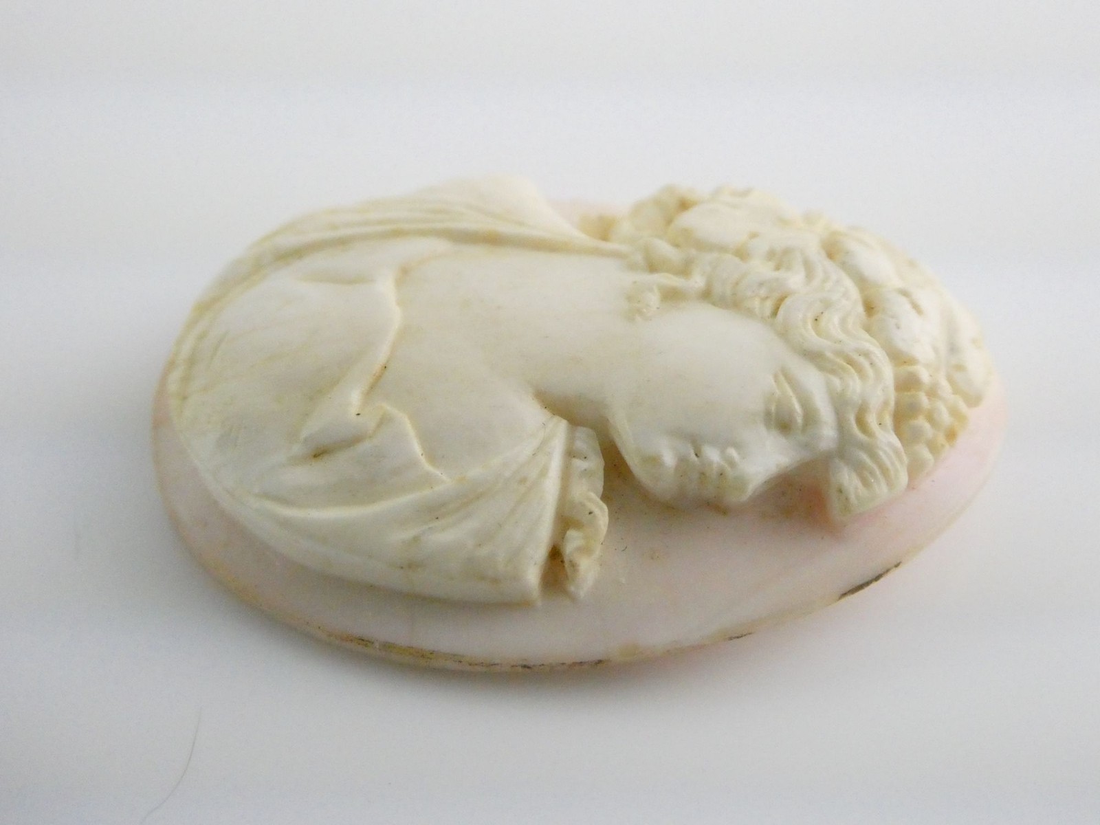 Vintage Loose Hand Carved Conch Shell Cameo Woman w Grape Leaves 39mm x 29mm 14g