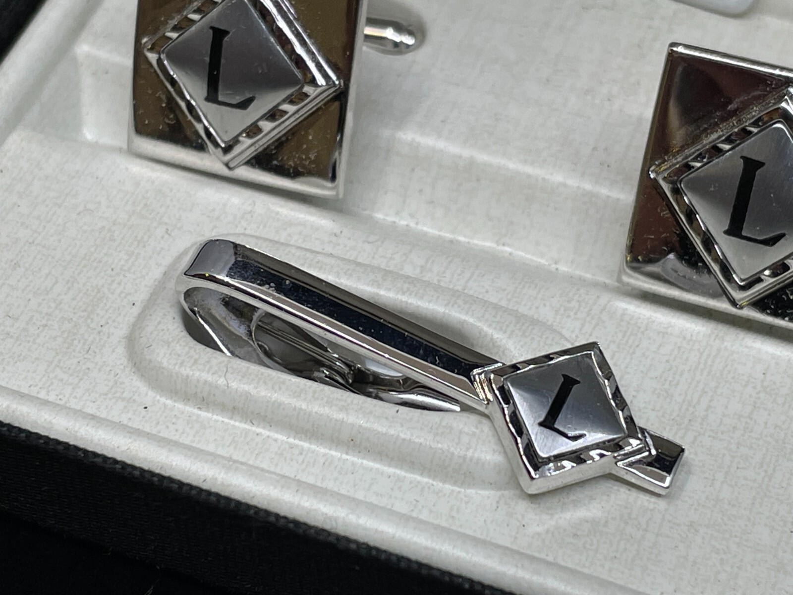 NOS Shields Fifth Avenue Executive Silver “L” Monogram Cuff Links & Tie Clip Set