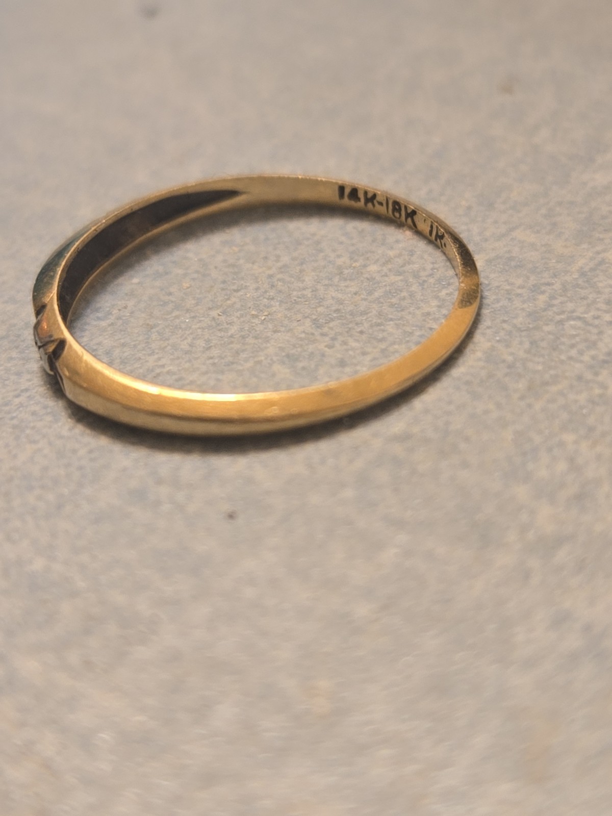 Art deco 2 Tone Dainty Wedding Band Ring Size 5 Stamped “14k-18k IR”