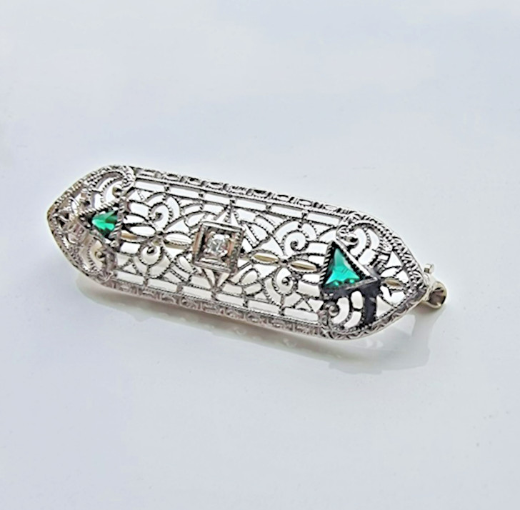 14K WHITE GOLD DIAMOND AND TRILLION EMERALD FILIGREE ART DECO BROOCH 2.1 gram
