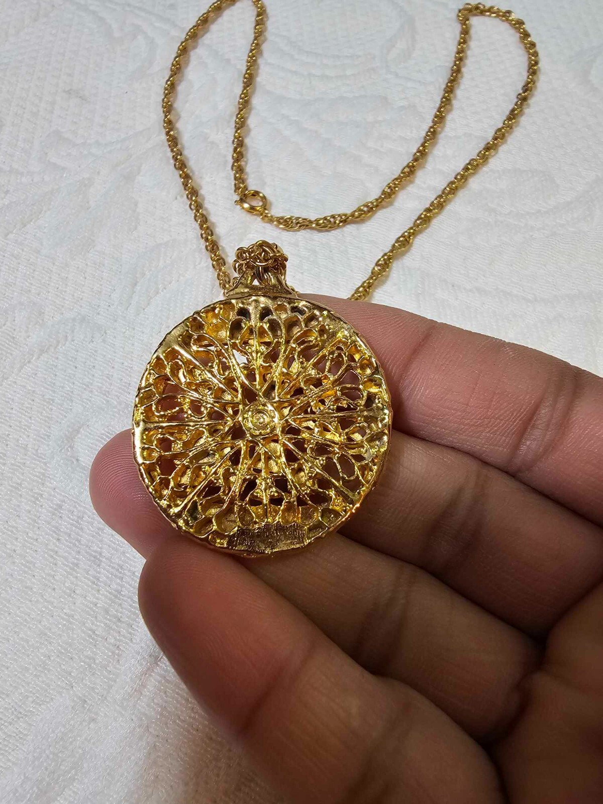 Vtg Goldtone Pendant Las Vegas Dice w/ Chain Necklace 24 1/2in”