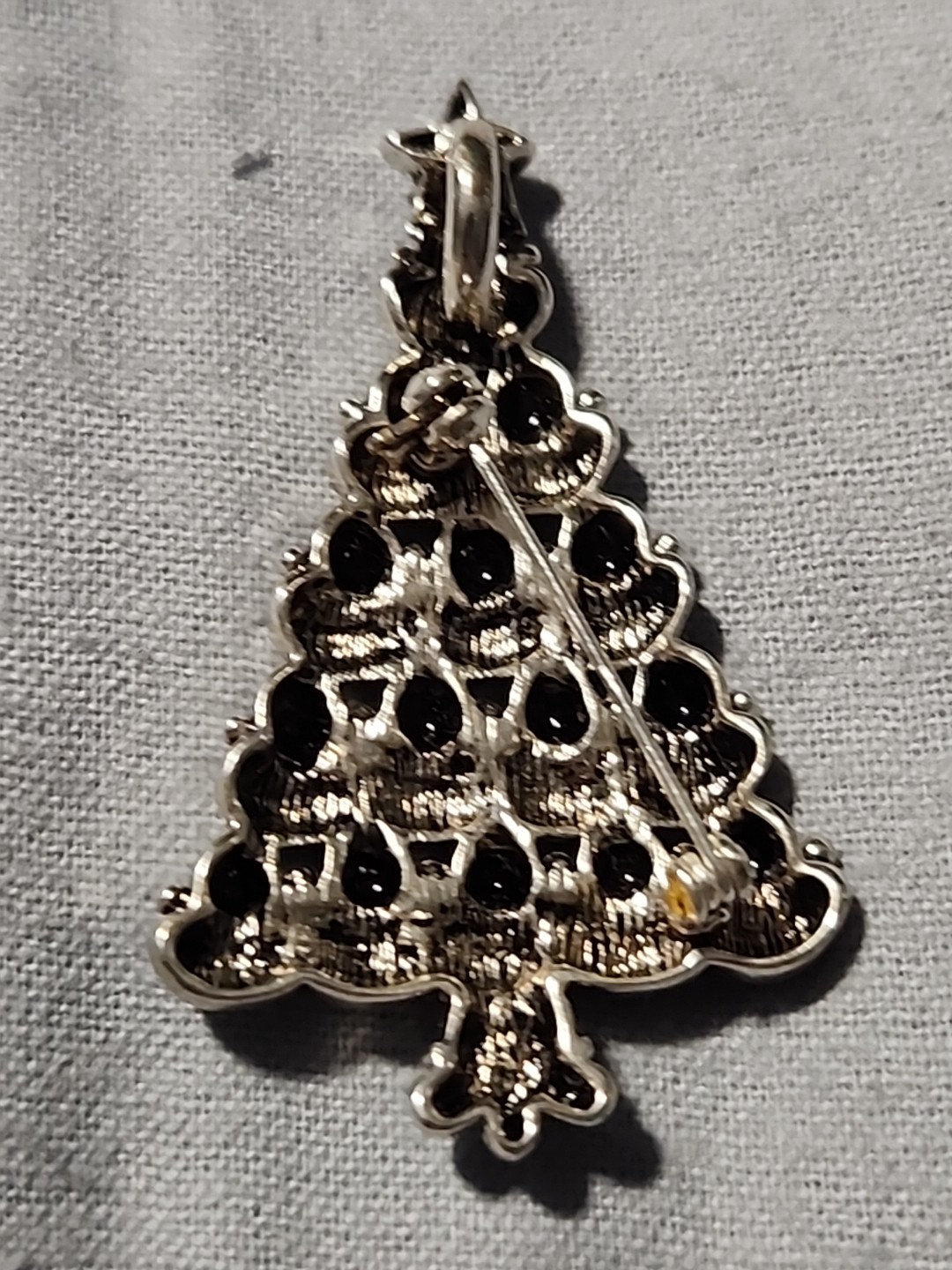 Christmas Tree Brooch/Pin/Pendant Matching Silvertone Peirced Earrings Vintage