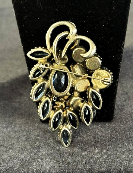 VTG Bronze Tn Prong Set NAVY AB Rhinestone GRAPE/FLOWER CLUSTER Pin Brooch 2.75″
