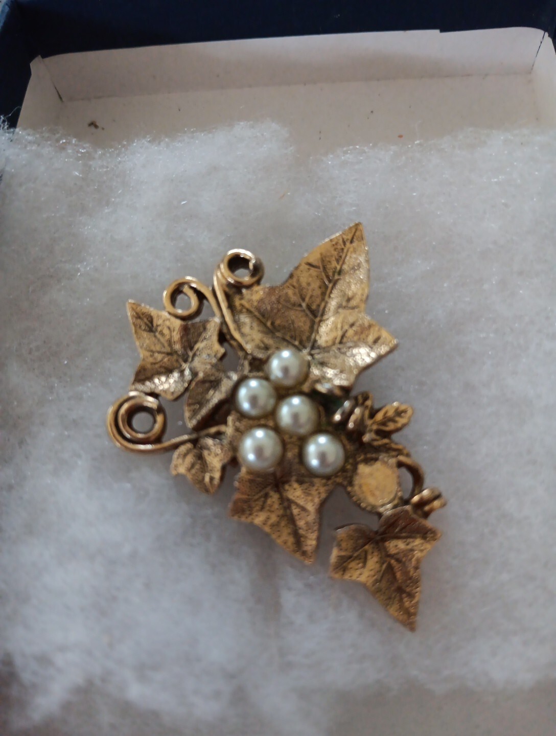 Vintage Faux Pearl Grapes Brooch Gold Tone Large Leaf Cluster Vine
