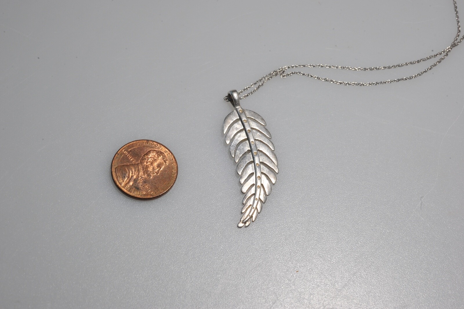 vtg 925 sterling Silver Feather Pendant necklace Curved sw style BEAUTIFUL LF9