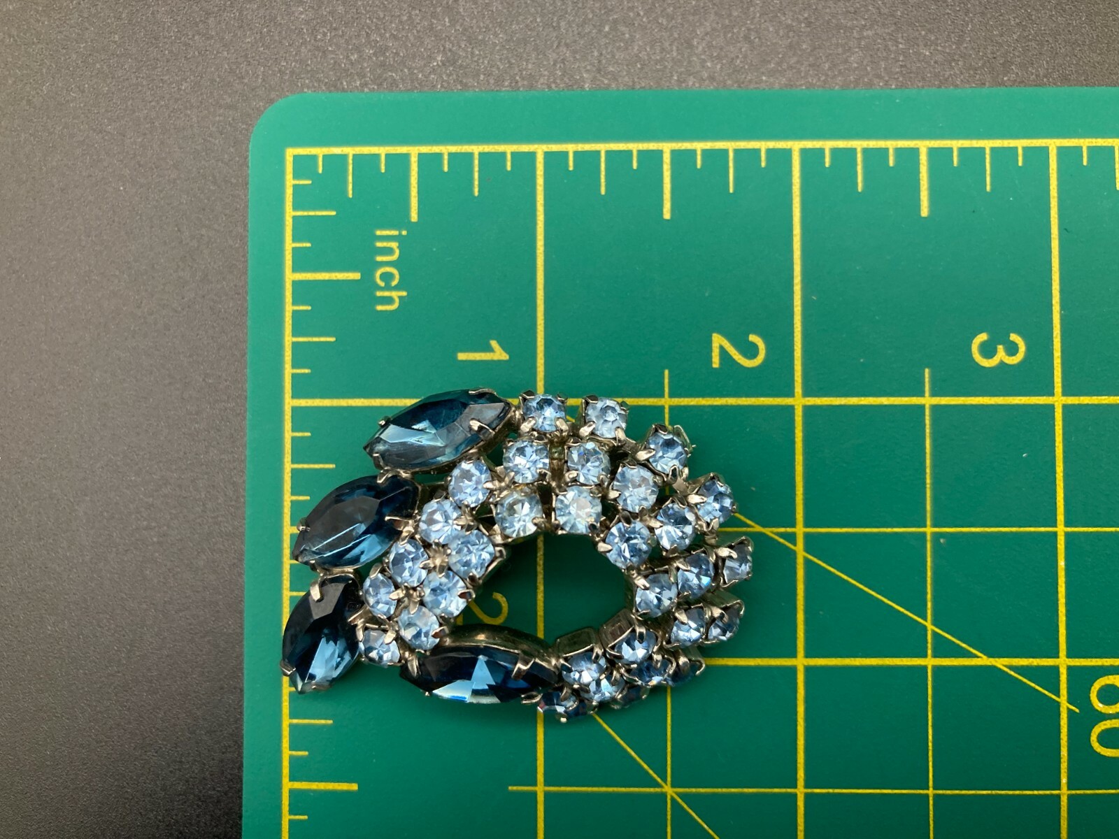 Vintage Aquamarine Crystal Art Deco Bejeweled Swirl Ribbon Teardrop Brooch Pin