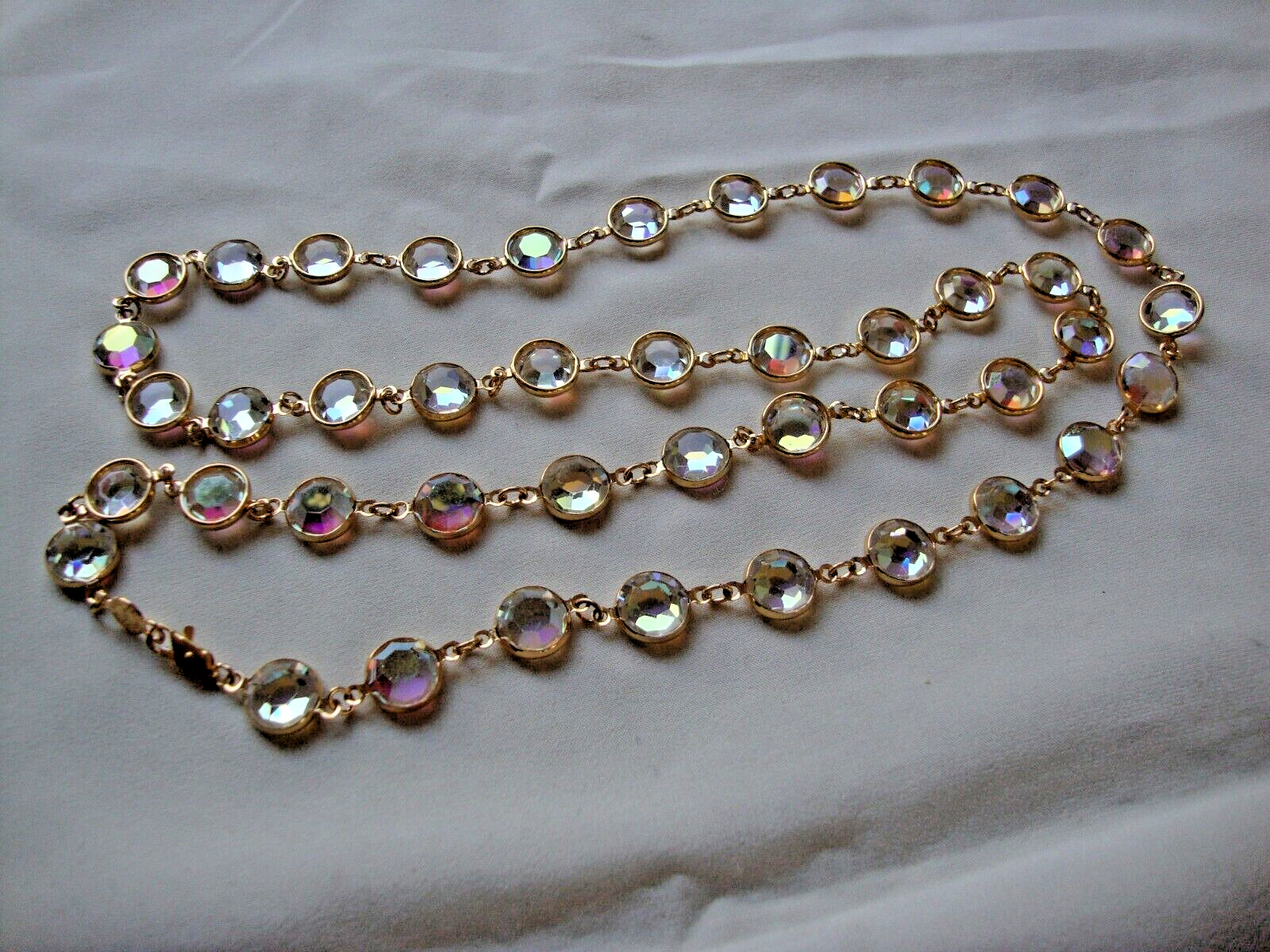 VINTAGE AUSTRIAN CRYSTAL BEZEL SET LARGE AURORA CRYSTALS GOLD TONE 34″ NECKLACE