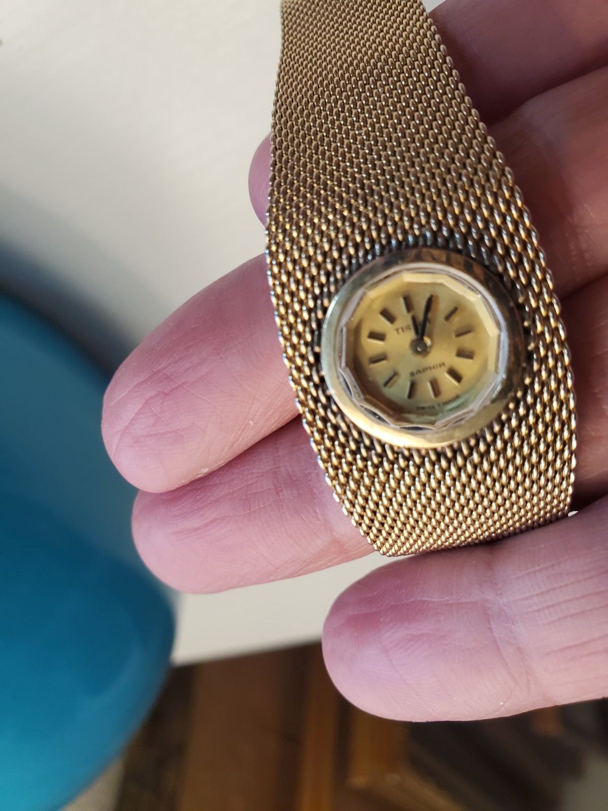 Vintage Tissot Gold-Tone Women’s Watch Manual Wind Textured Bracelet Band