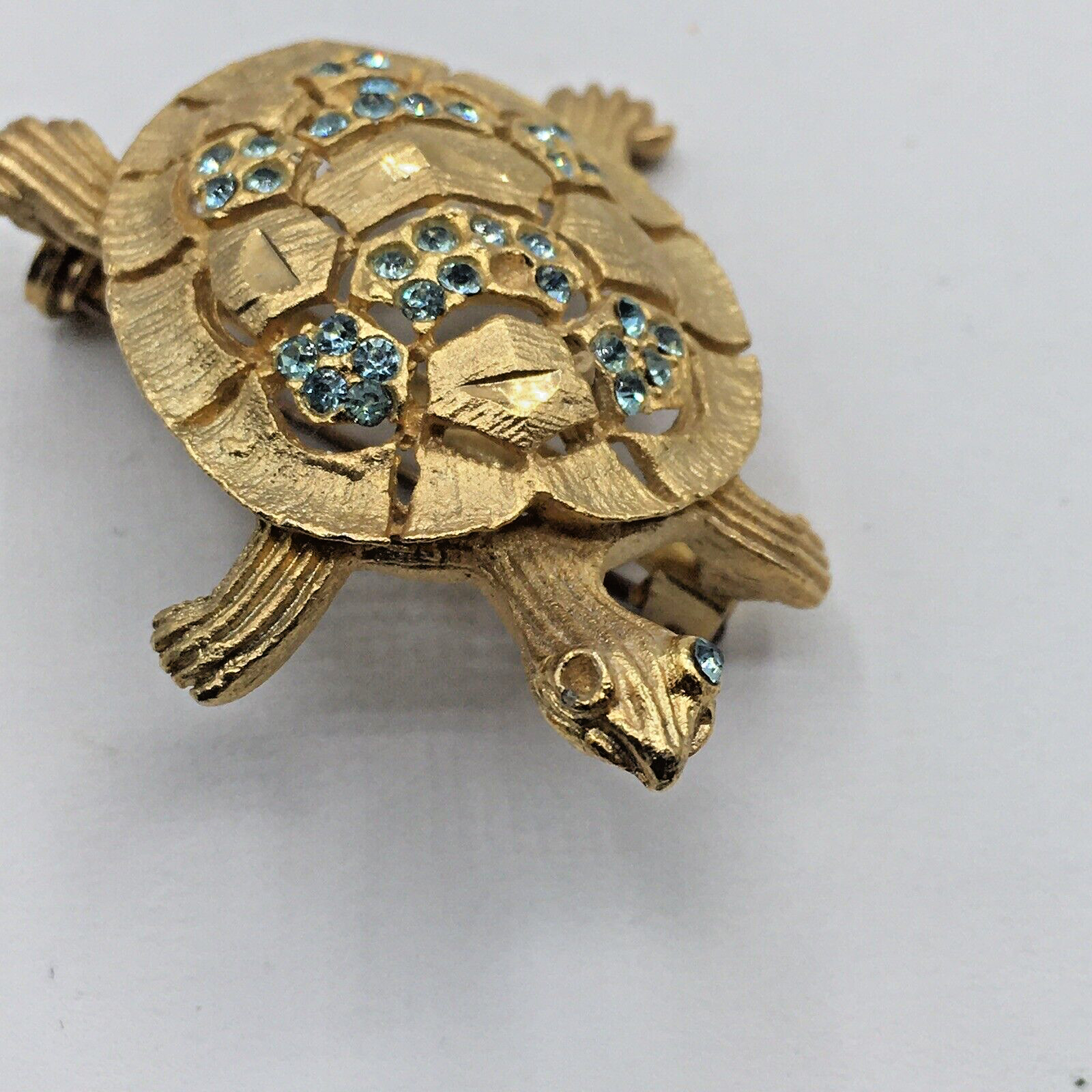 Beautiful Gold Tone Turtle w/ Light Blue Rhinestones Brooch Unsigned