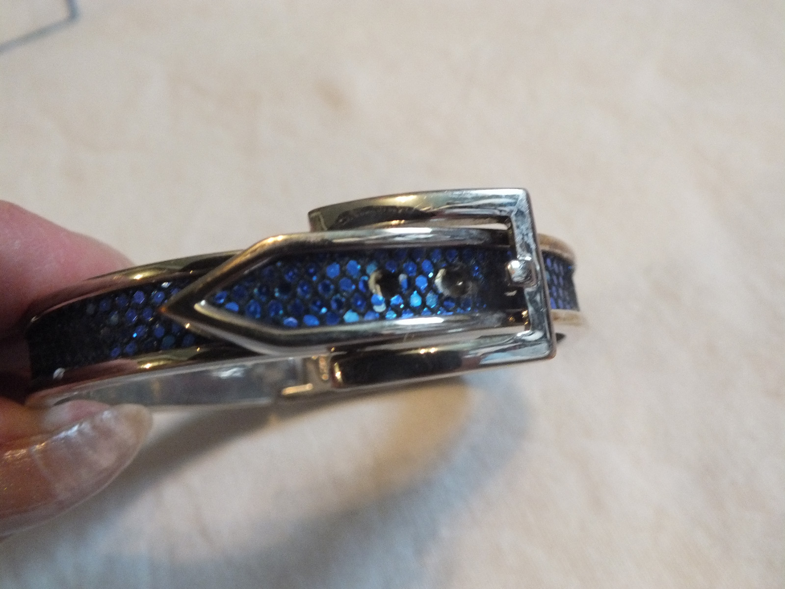 Beautiful Clasp Bracelet Silver Tone Blue Metallic Adjustible 2 7/8-2 1/4″ x 5/8