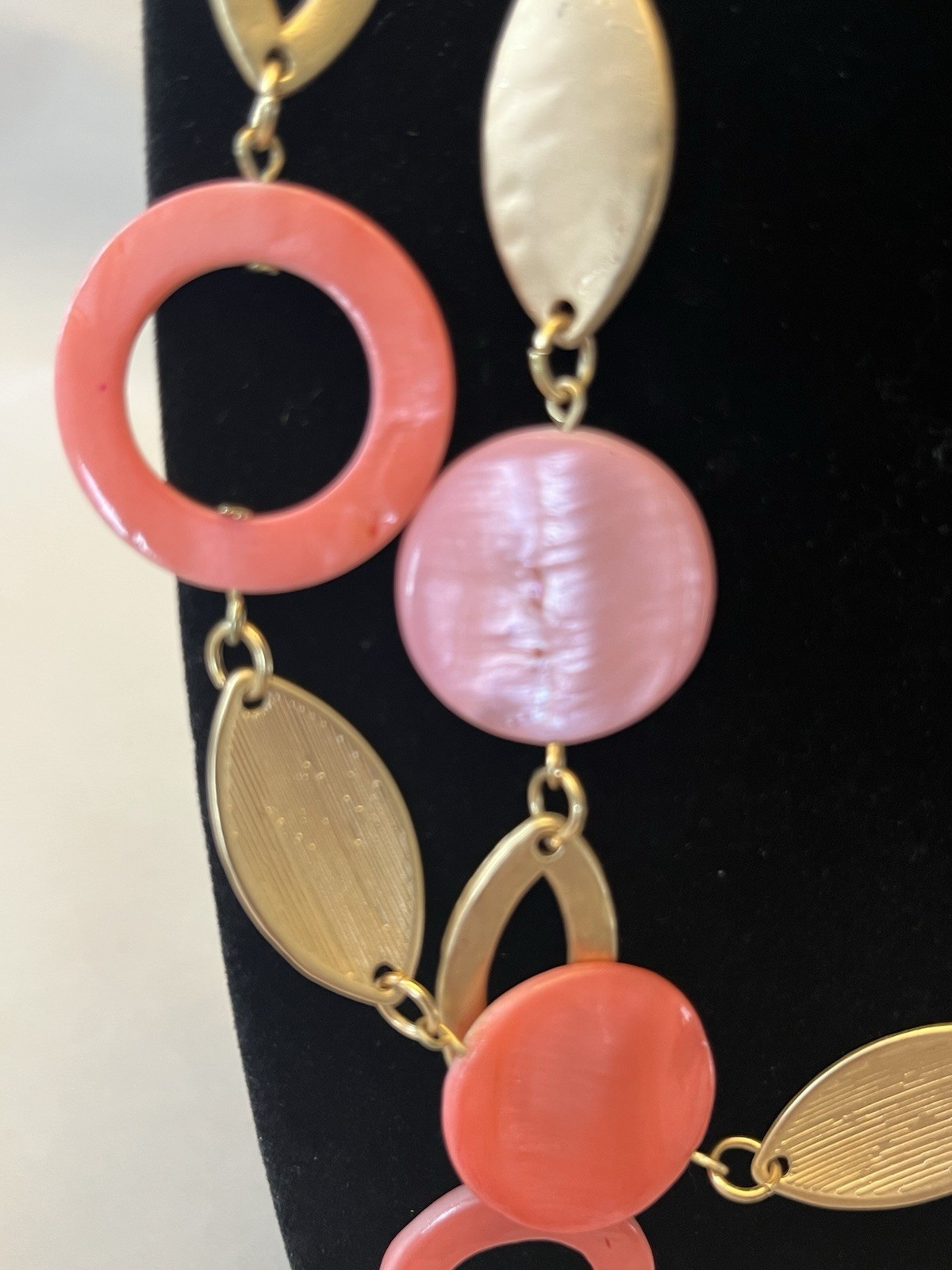 VTG gold tone pink shell long Double Length Round & Oval Necklace