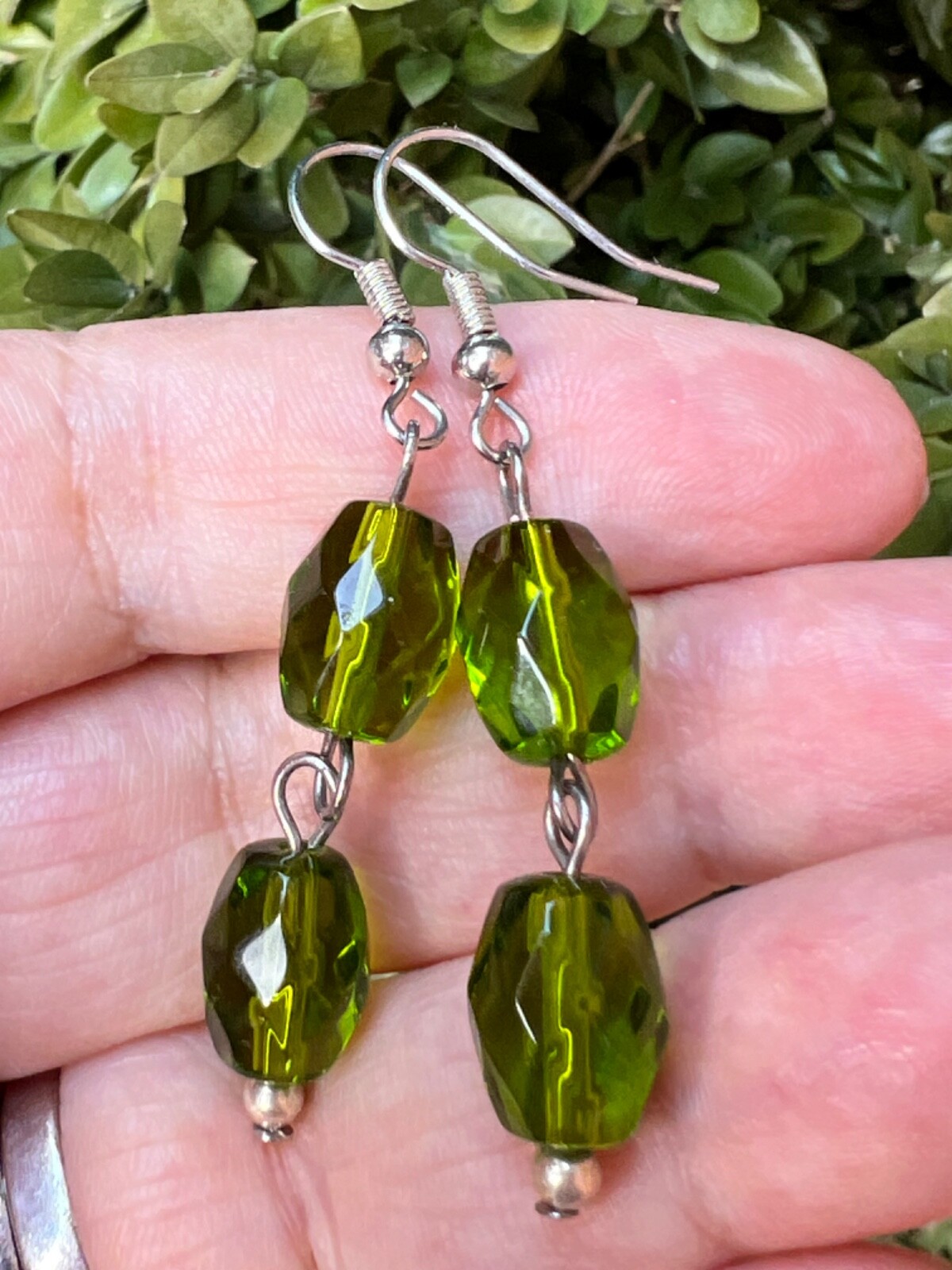 VINTAGE VIVID PERIDOT GREEN COLOR FACETED PASTE GLASS LONG DANGLE DROP EARRINGS