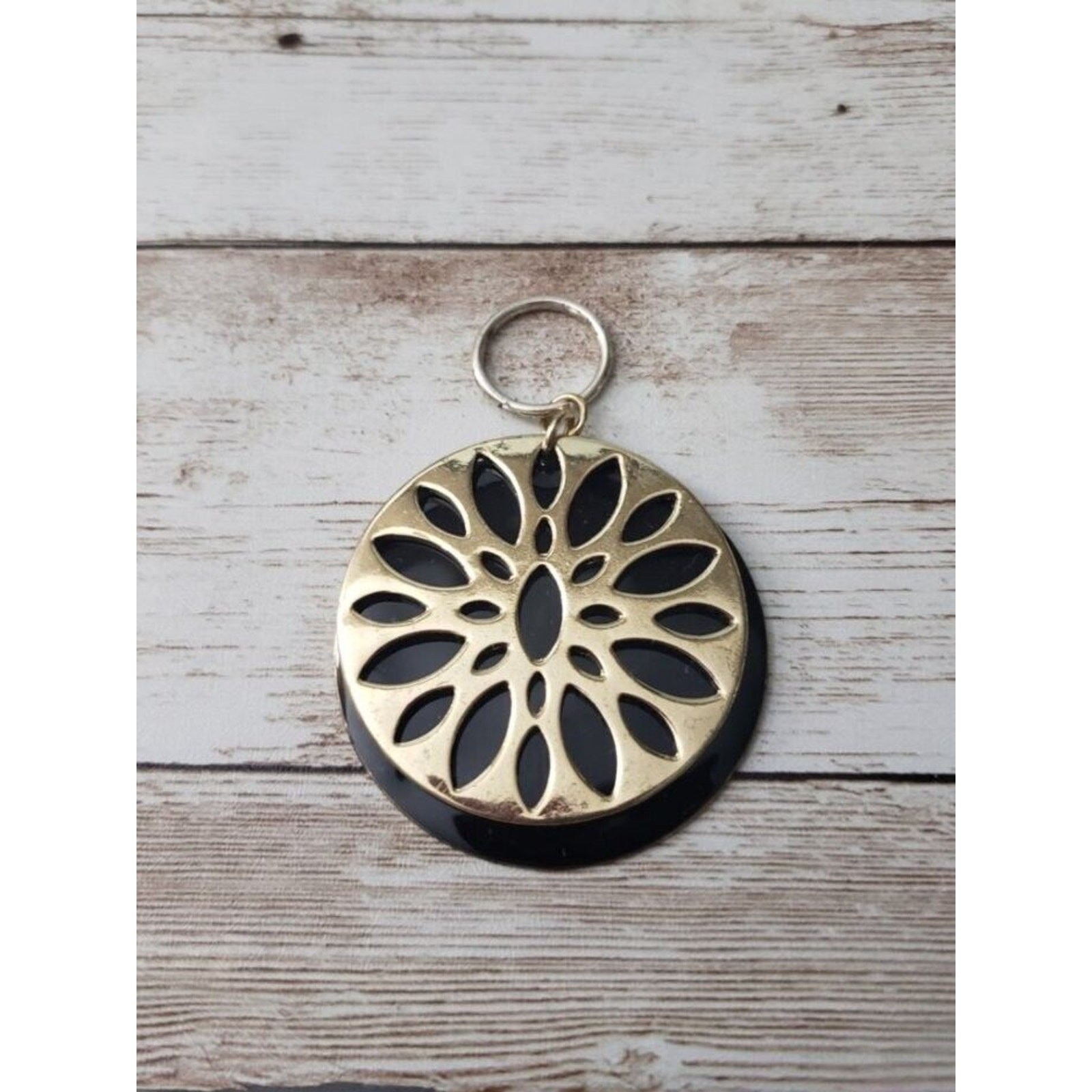 Vintage Pendant – Cut Out Flower Pattern Gold Tone & Black – No Chain Included
