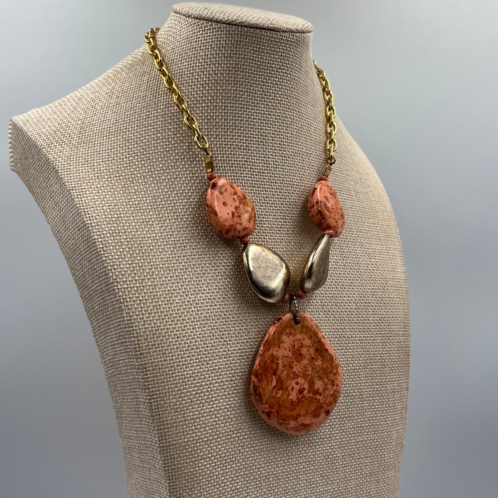 Worthington Bold Collection Statement Necklace Gold Tone Peach Mottled Stone New