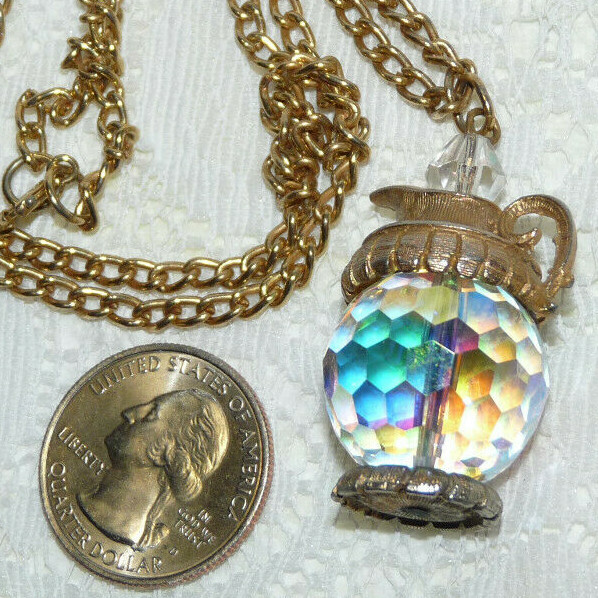 Lovely Vintage Gold Tone Crystal Water Jar Pendant/Necklace MM39