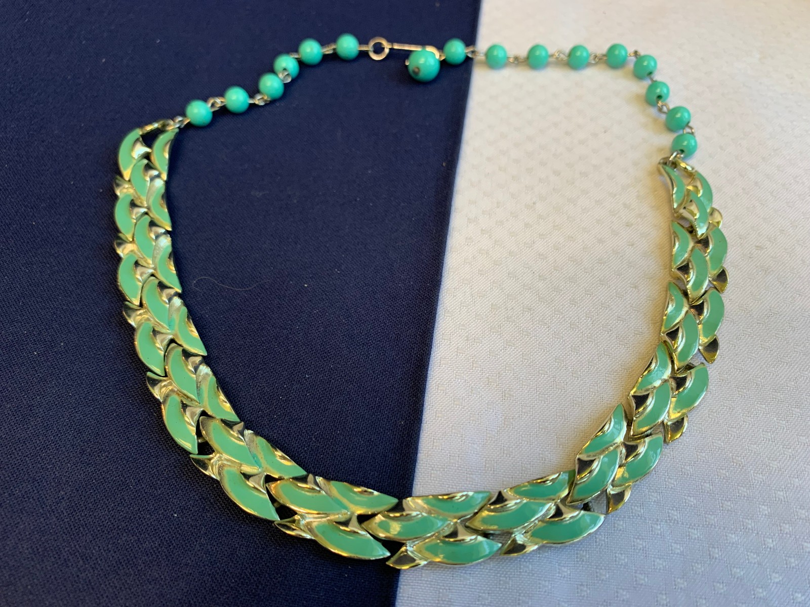 Vtg Coro Necklace 16.5″ Fashion Jewelry Sea Green Enamel Beaded Hook Clasp *READ