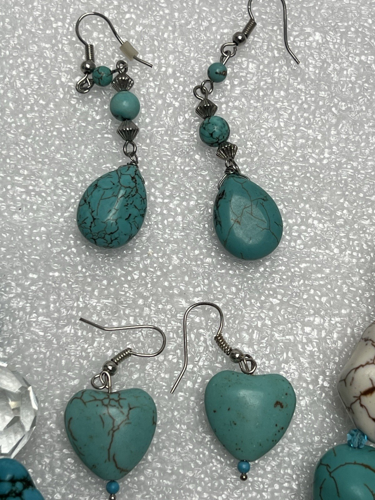 Lot Of 5 Vintage Necklaces Earrings Turquoise Howlite & Red Blue Bead