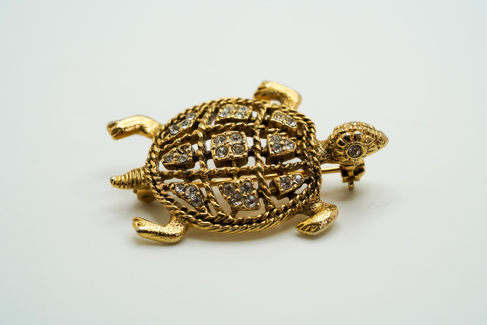 Vintage Gold Tone Rhinestone Turtle Brooch 4cm JB45