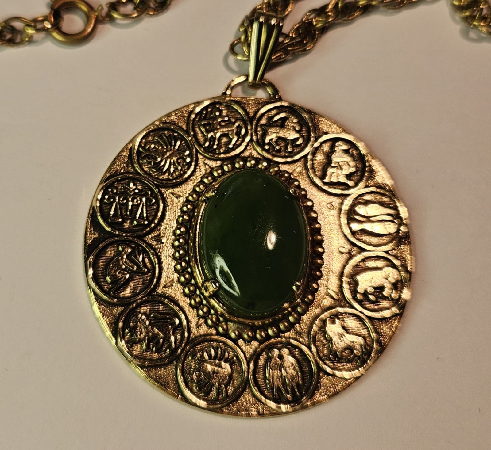 VINTAGE STYLE GOLD-TONE PENDANT NECKLACE ON LINKED 26″ BRIDED CHAIN