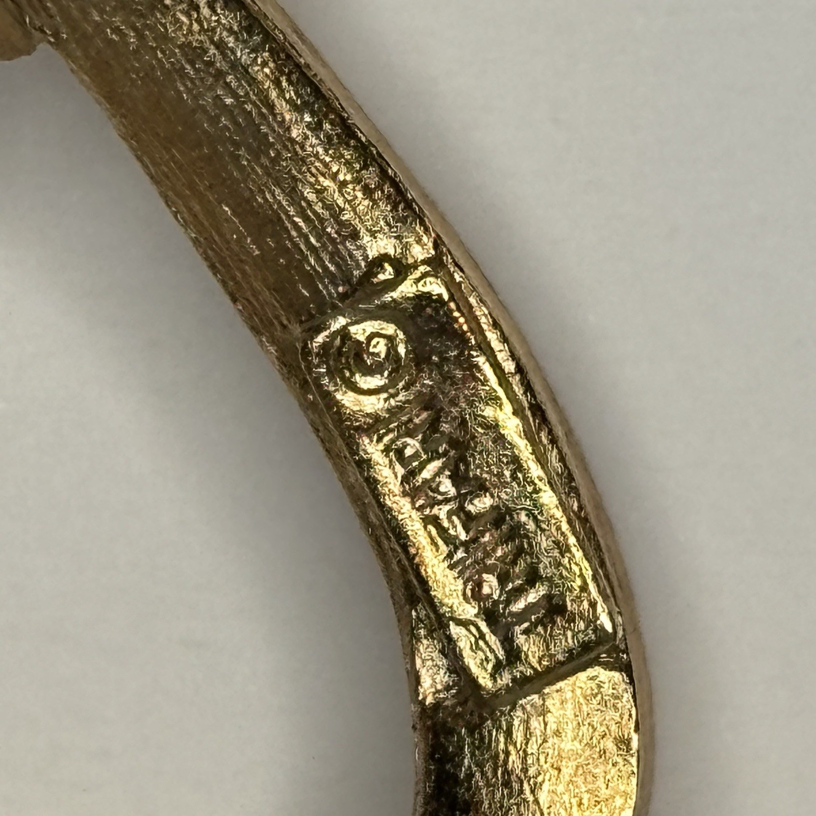 Crown Trifari Signed Vintage Textured Gold Tone Bow & Arrow Brooch Pin