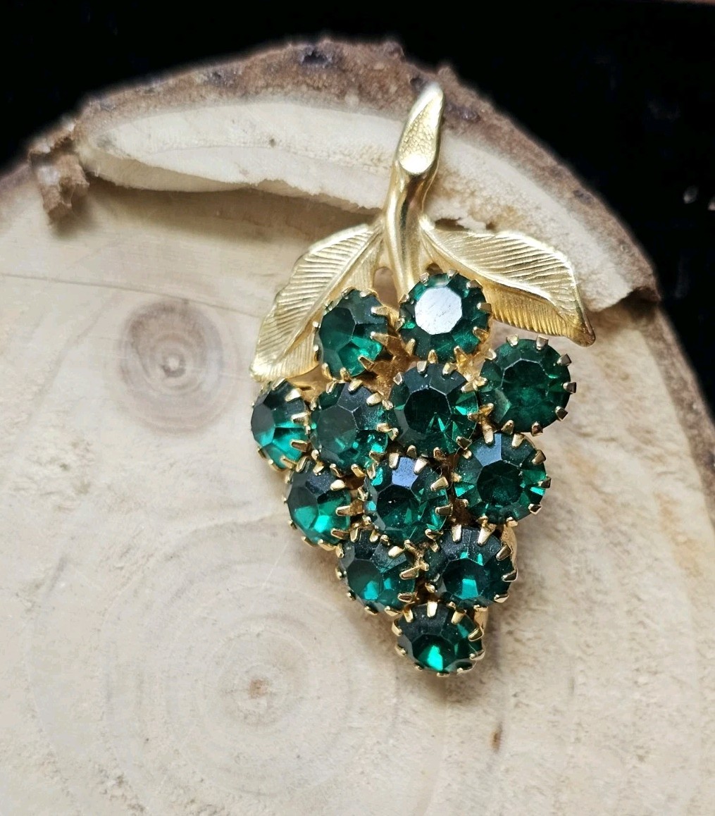Estate Grape Cluster Brooch Green Rhinestones Gold Tone Prong Set Mcm Pin