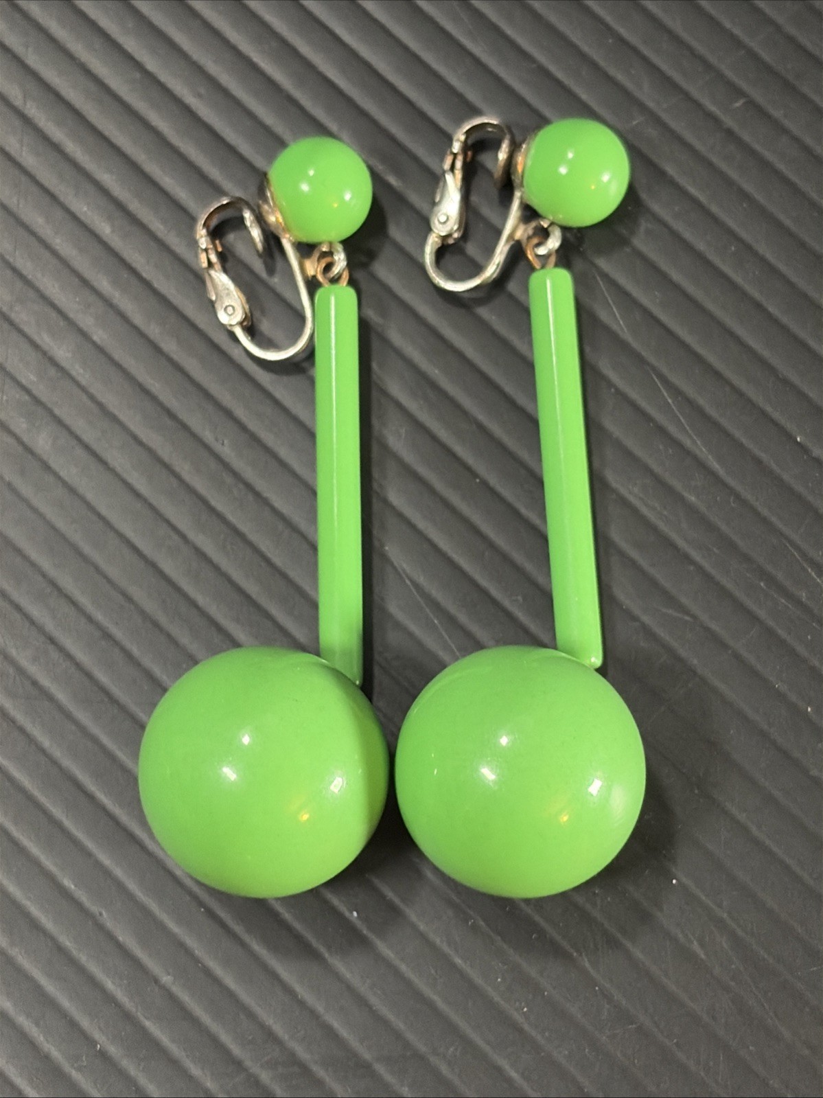Vtg MCM Lime Green Acrylic Dangle Drop Bead Ball Mod Clip Earrings Retro 60’s