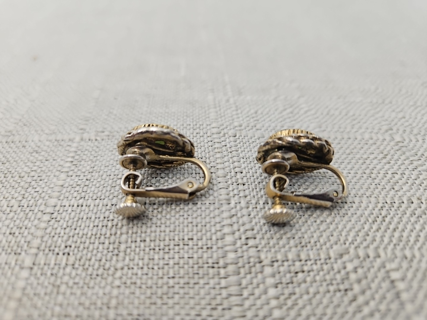Vintage Dark Green And Gold Tone Scewback Earrings Dainty