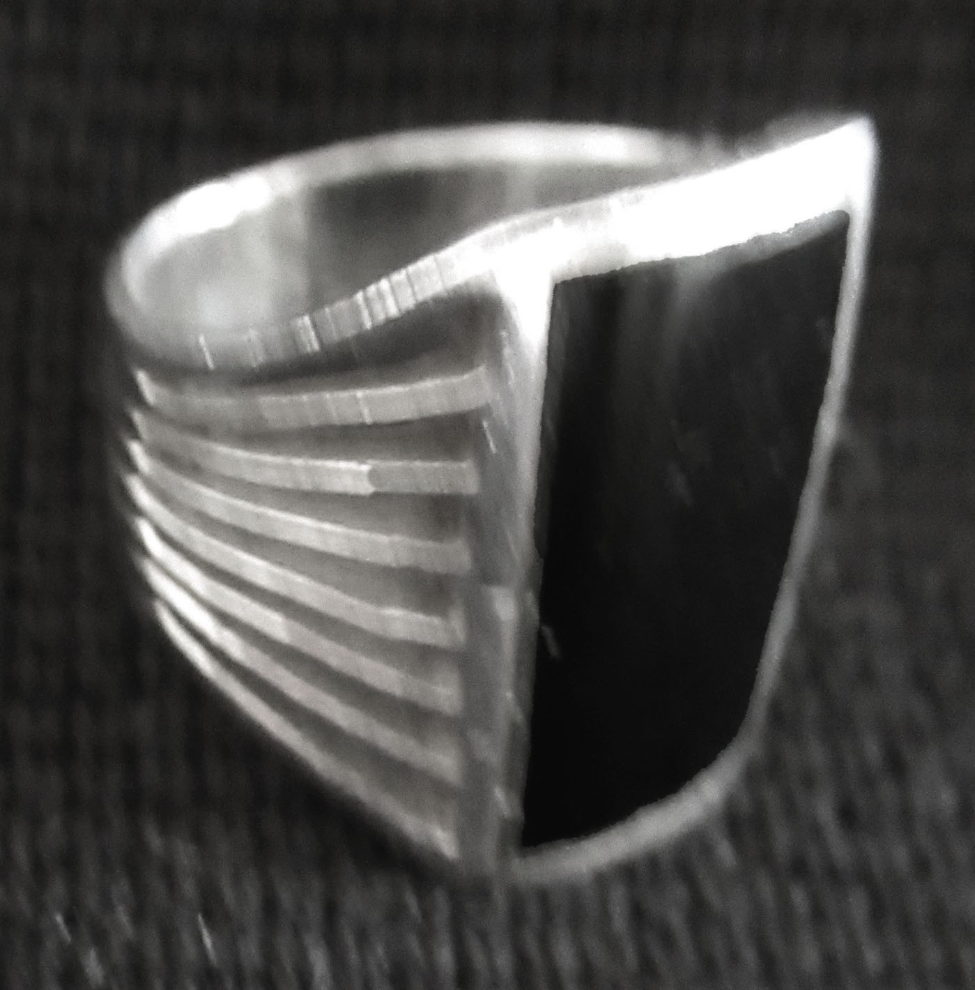 MEN’S STERLING RING by CW SIZE 8, 8.5 GRAMS, UNISEX
