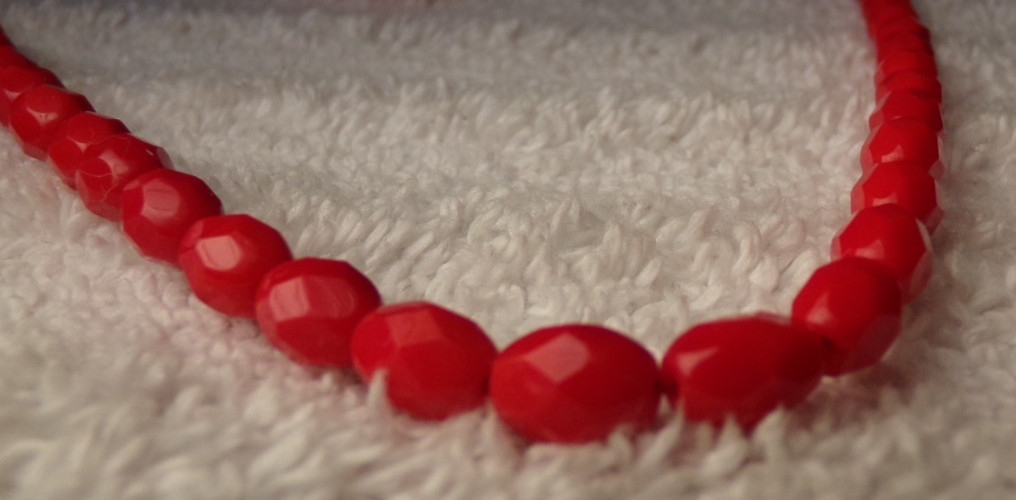 ANTIQUE 1930’S ART DECO GERMANY RED ART GLASS FACETED BEAD LONG NECKLACE 51″