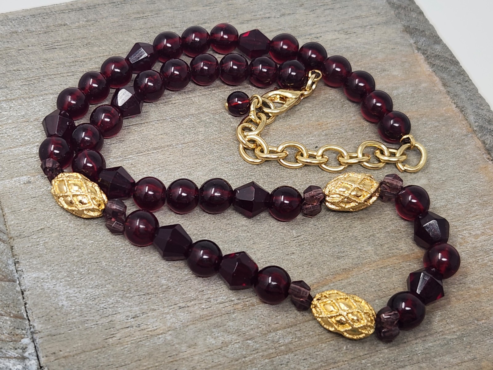 Red Lucite & Purple Faceted Glass Crystal Beaded Necklace Gold Tone Accents VTG